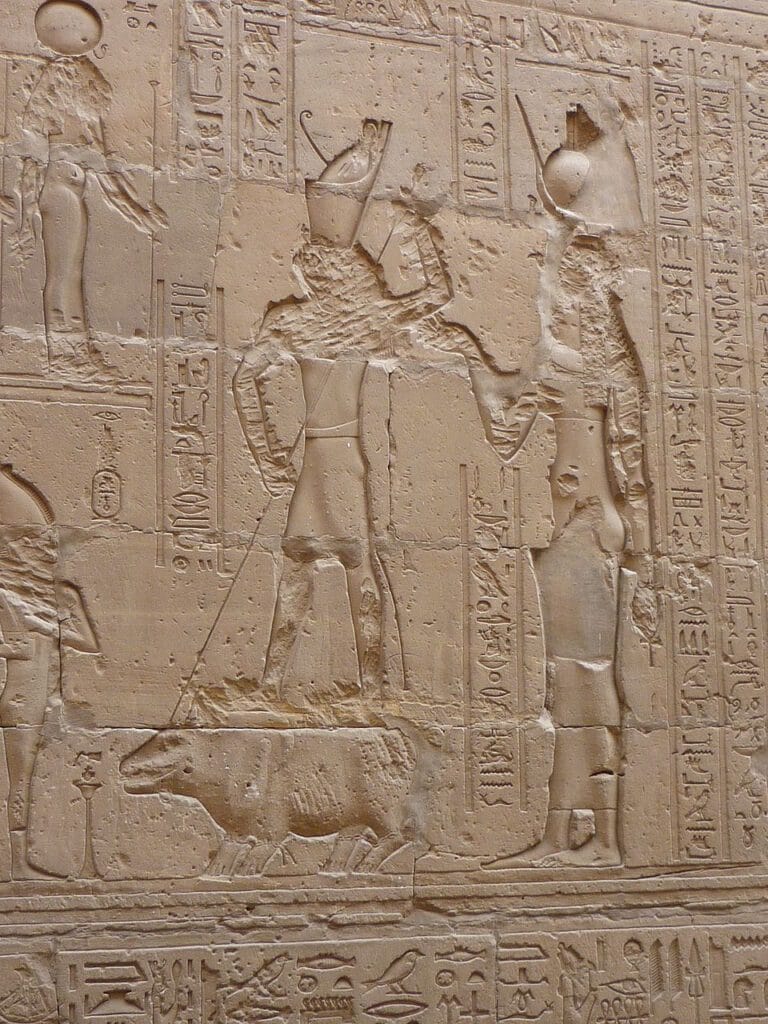 Temple of Edfu relief: Horus versus Set. Image source (CC BY-SA 3.0 / GFDL).