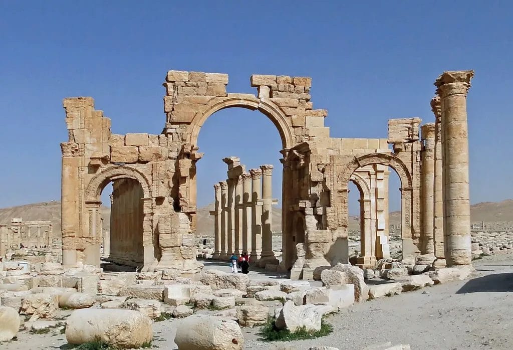 The Monumental Arch of Palmyra framing the Great Colonnade before 2015.