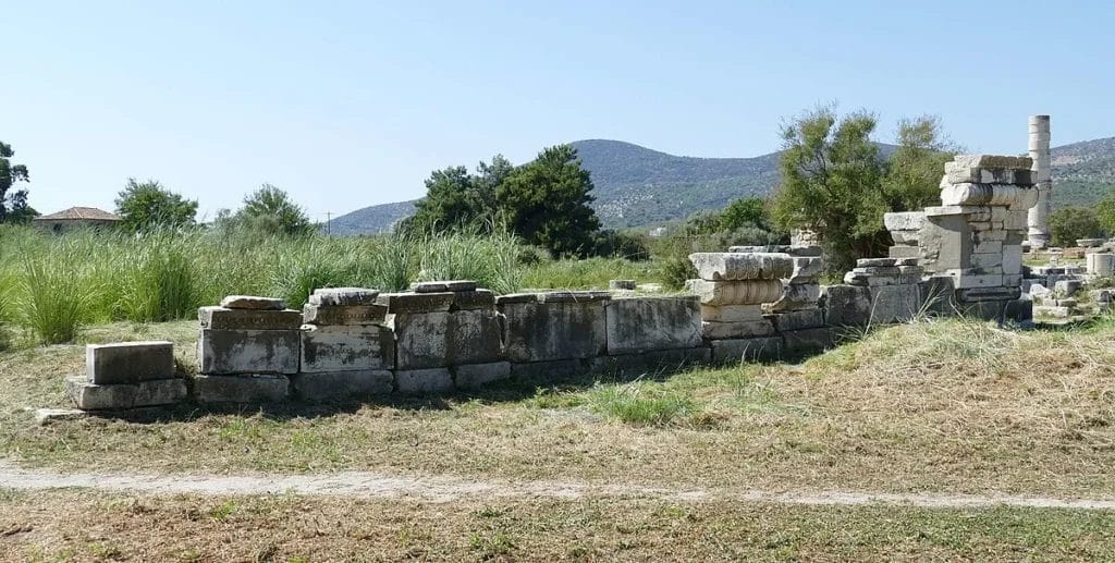 Single standing column and low foundations at the Heraion of Samos.