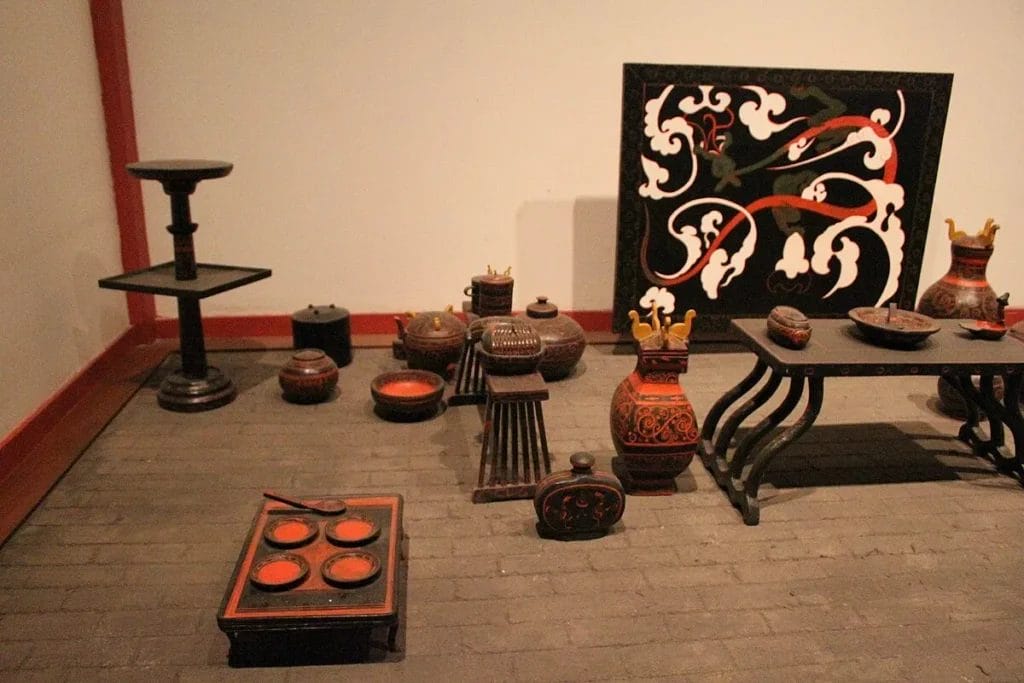 Museum display case with Qin–Han lacquered articles in Hubei Provincial Museum
